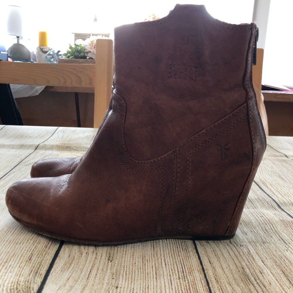 Frye Carson wedges 7.5 - Picture 7 of 8